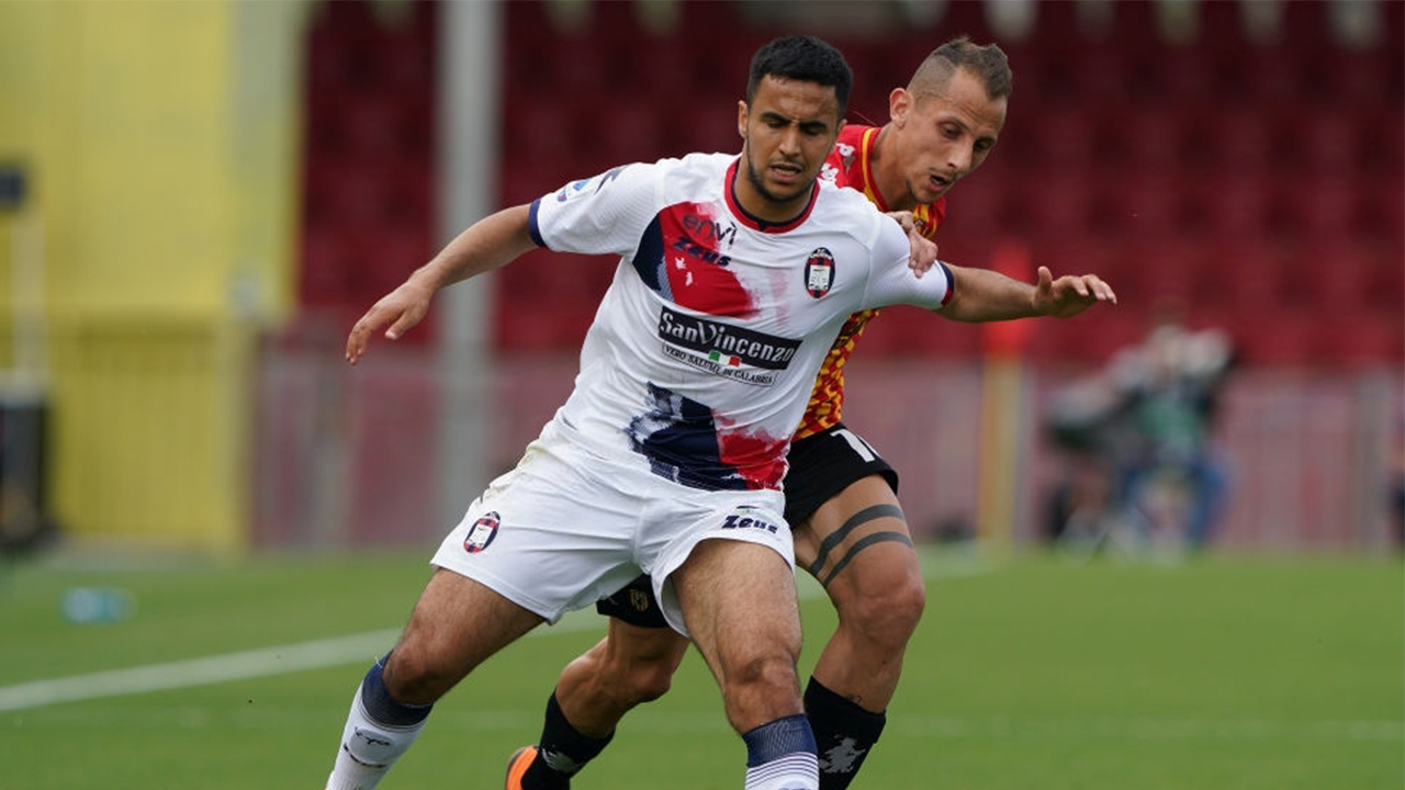 Ounas victime d'un tacle assassin face à Benevento en Serie A (Vidéo)