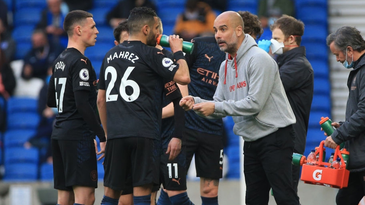 Pep Guardiola choque les fans de City : "Trois joueurs veulent partir, la porte est grande ouverte..."