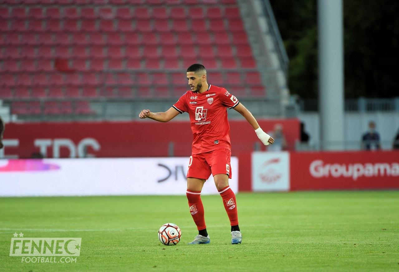 Yassine Benzia offre une première victoire à Dijon en inscrivant un doublé dont un coup franc magistral (Vidéo)