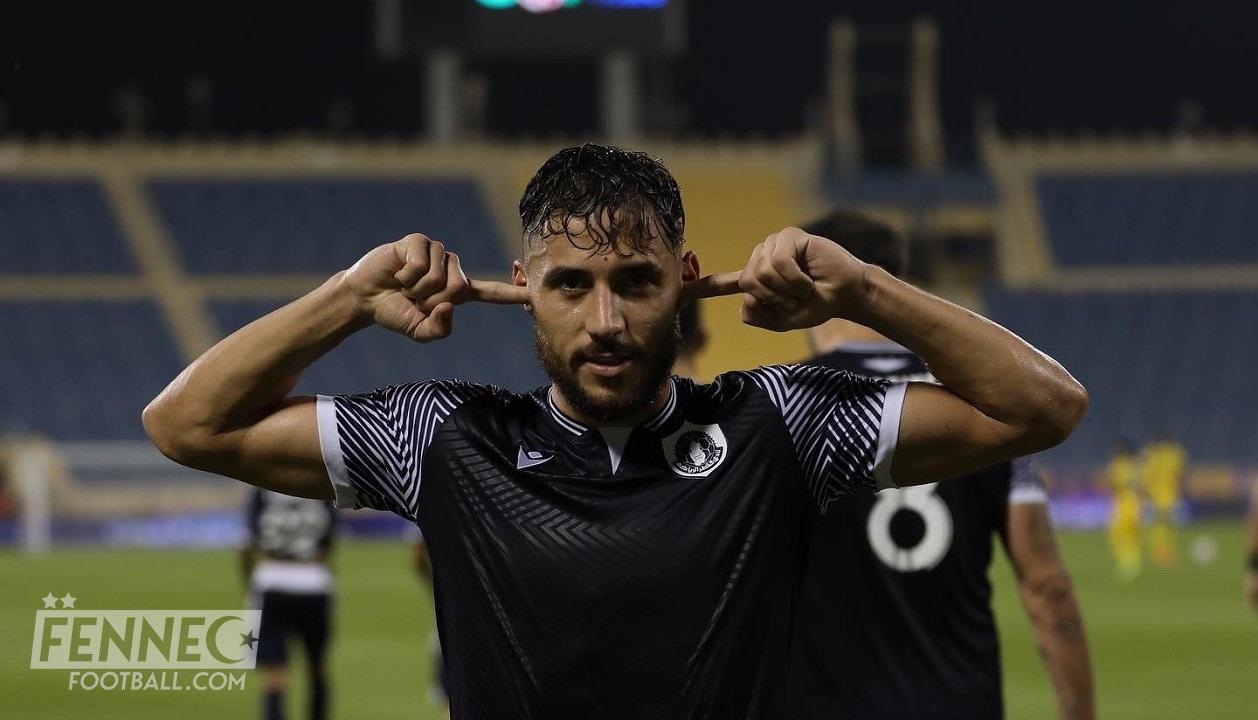 Youcef Belaïli inscrit un sublime doublé dont un but du milieu de terrain (Vidéo)