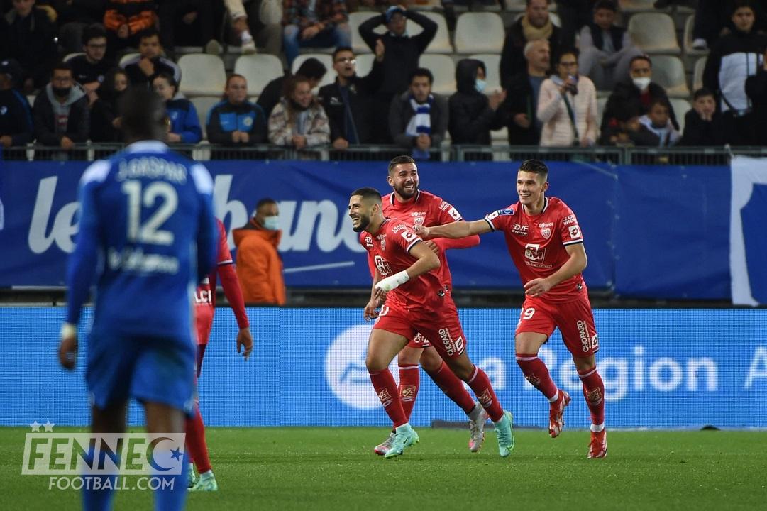 Yassine Benzia inscrit un magnifique but en Ligue 2 et mène les siens vers la victoire ! (Vidéo)