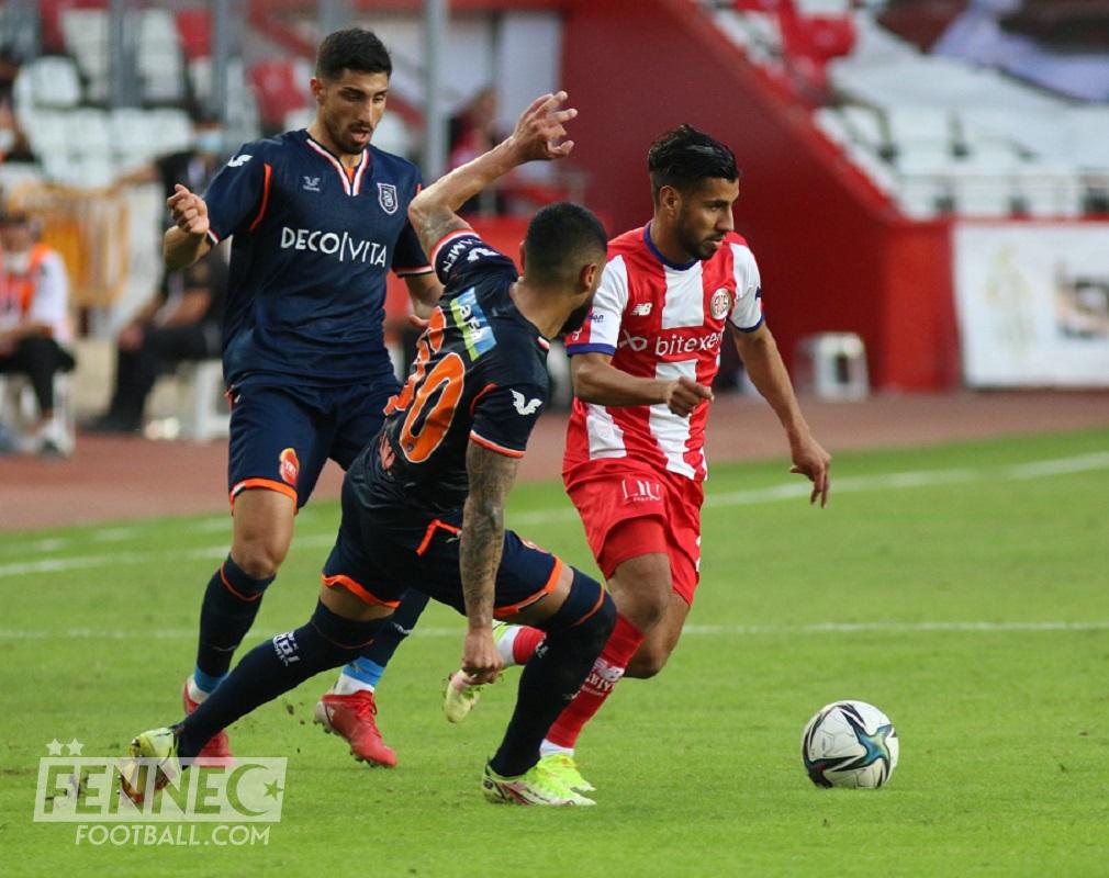 Avec un merveilleux petit pont : Houssam Ghacha fait expulser un adversaire (Vidéo)