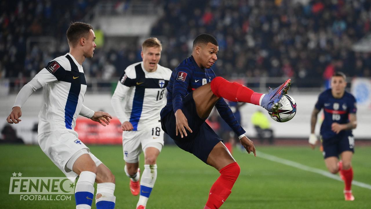 Match Finlande France : des supporters algériens créent l'évènement et enflamment la toile (Photo)