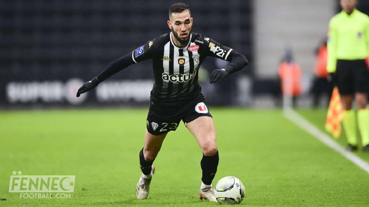 Incroyable ! Série de dribbles : Nabil Bentaleb se transforme en Riyad Mahrez (Vidéo)