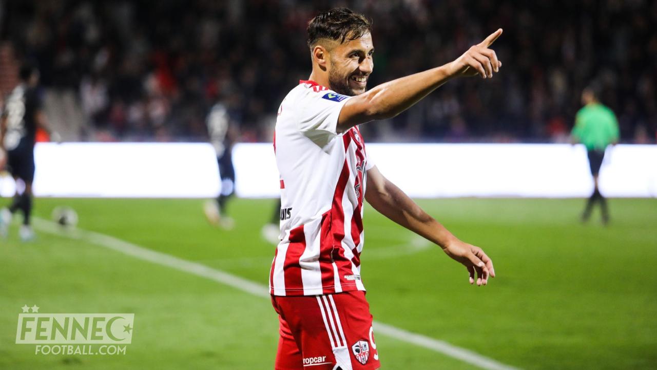 Équipe d'Algérie : le salaire de Youcef Belaili à Ajaccio fait jaser