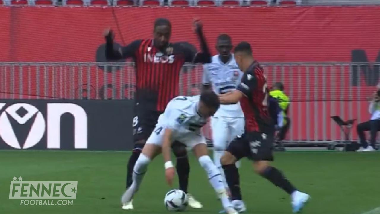 Dès son retour, Youcef Atal inflige un petit pont magique à un joueur marocain ! (Vidéo)