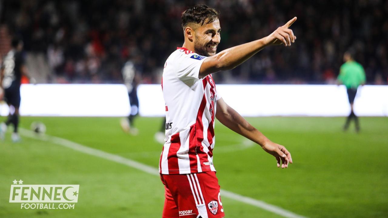 Youcef Belaili fait preuve d'une grande générosité (Vidéo)