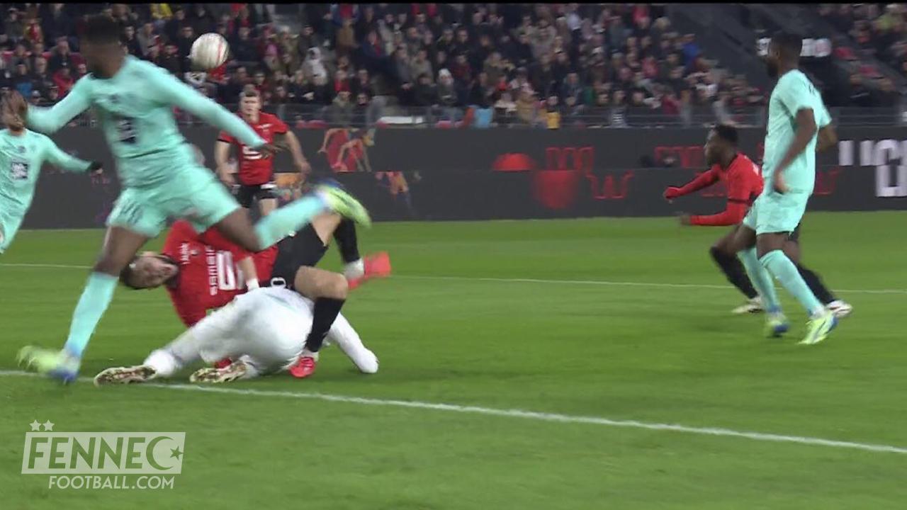 Amine Gouiri frappé par un tacle assassin : blessure inquiétante !
