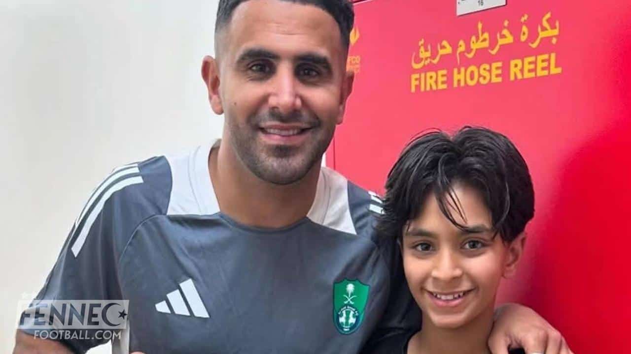 Mahrez retrouve le jeune ramasseur de balles et lui offre un superbe cadeau