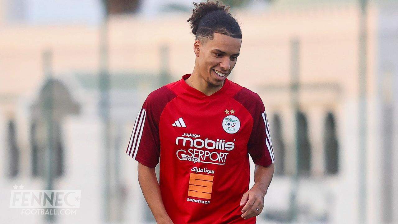 Kebbal derrière Hadj Moussa et Mahrez